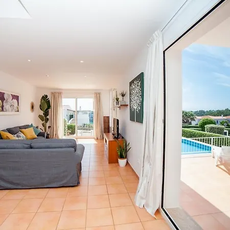 Con Piscina En קאלה גלדנה