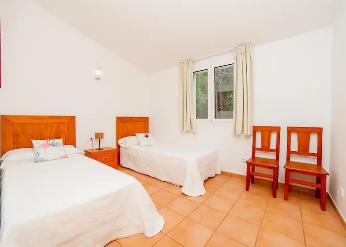 Con Piscina En Villa