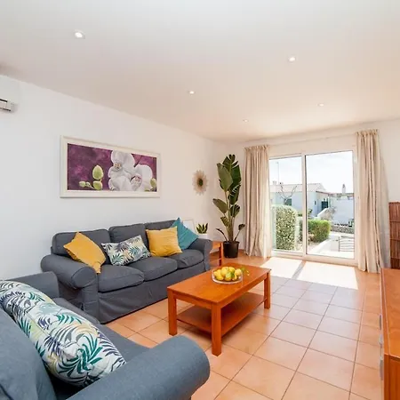 Con Piscina En Villa *