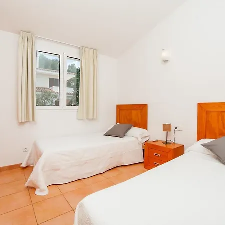 Con Piscina En Villa *