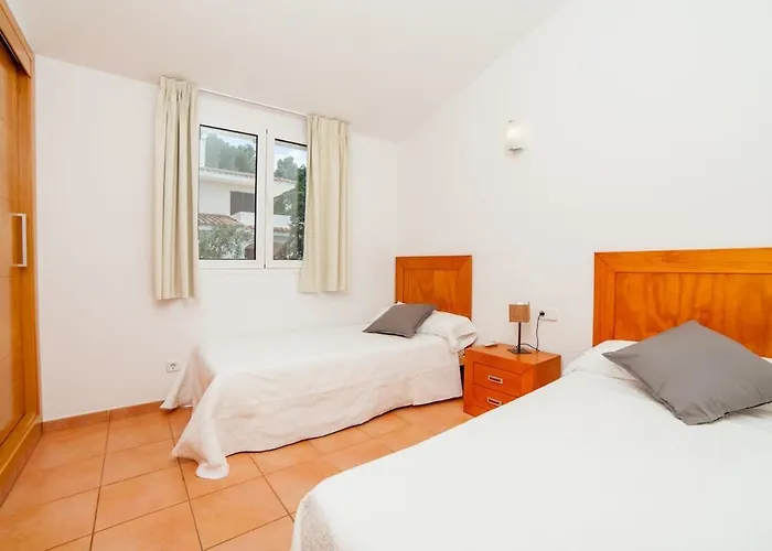 Con Piscina En Villa *